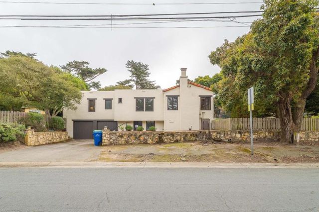 990 Sinex Avenue, Pacific Grove, CA 93950