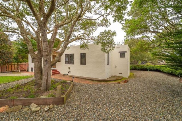 990 Sinex Avenue, Pacific Grove, CA 93950