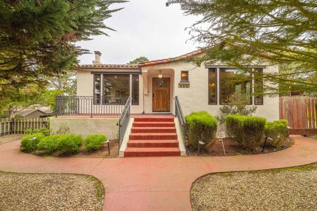 990 Sinex Avenue, Pacific Grove, CA 93950