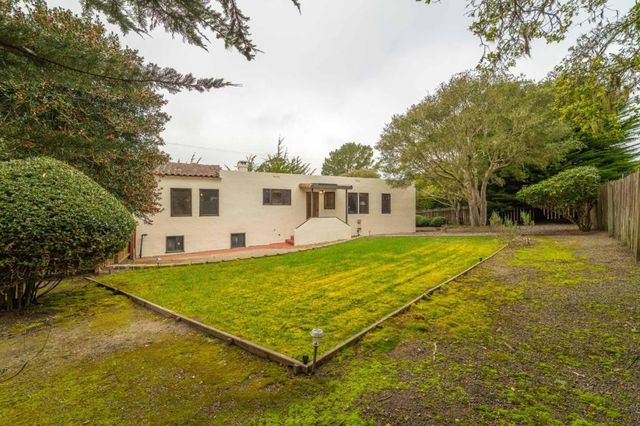 990 Sinex Avenue, Pacific Grove, CA 93950