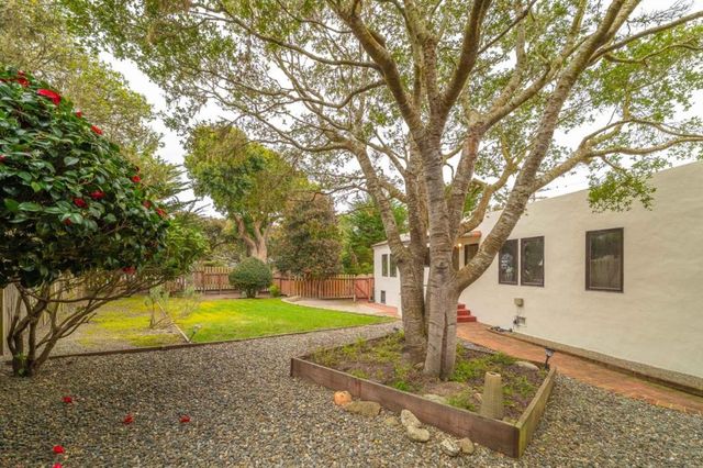 990 Sinex Avenue, Pacific Grove, CA 93950