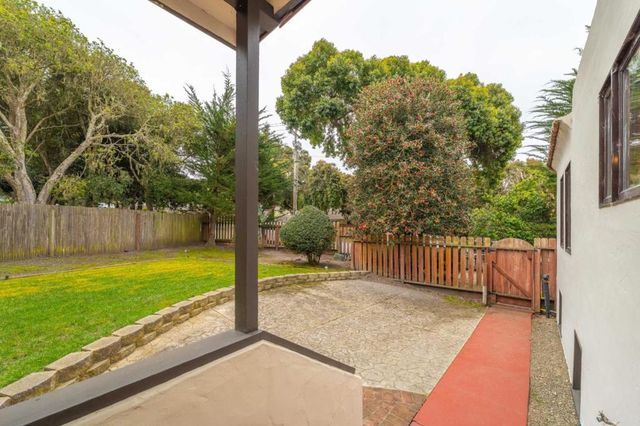 990 Sinex Avenue, Pacific Grove, CA 93950