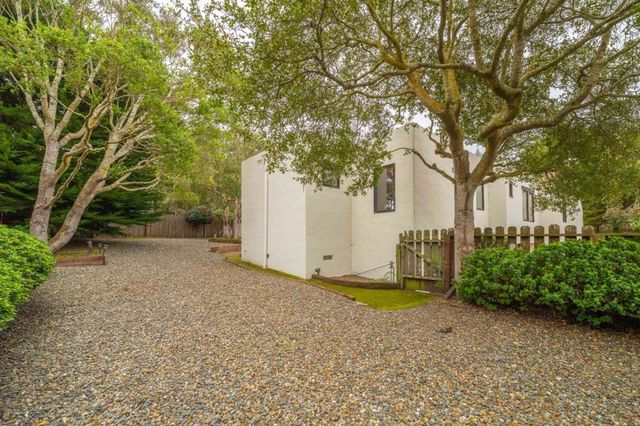 990 Sinex Avenue, Pacific Grove, CA 93950