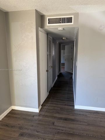 1335 S Dixie Hwy 404, Deerfield Beach, FL 33441