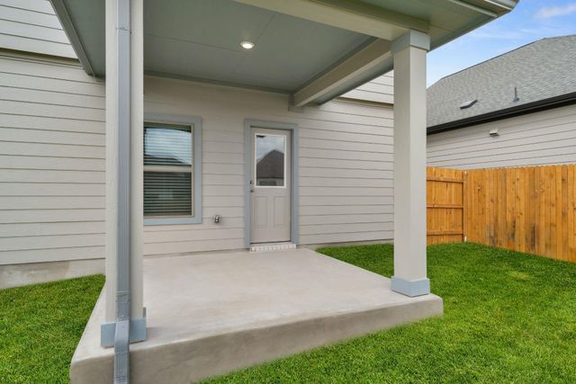 13801 Ryan Range LN, Elgin, TX 78621