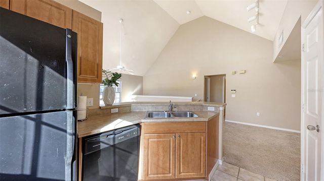 5520 ROSEHILL ROAD 203, Sarasota, FL 34233