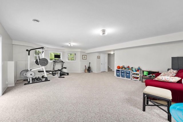 S6090 Deer Park PLACE, Eau Claire, WI 54701