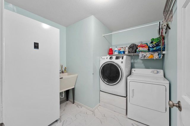 S6090 Deer Park PLACE, Eau Claire, WI 54701