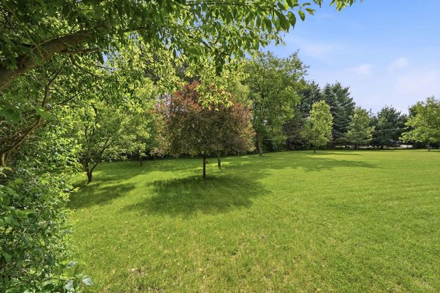 S6090 Deer Park PLACE, Eau Claire, WI 54701