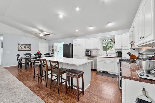 S6090 Deer Park PLACE, Eau Claire, WI 54701