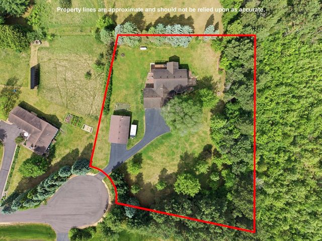 S6090 Deer Park PLACE, Eau Claire, WI 54701