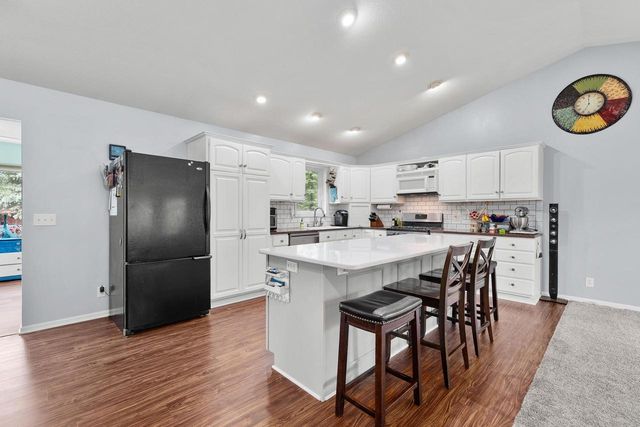 S6090 Deer Park PLACE, Eau Claire, WI 54701