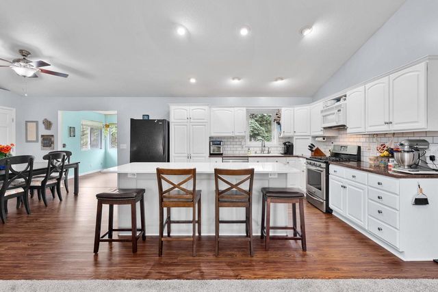 S6090 Deer Park PLACE, Eau Claire, WI 54701
