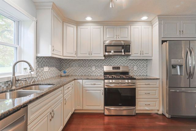 16322 Barryknoll Way, Granger, IN 46530