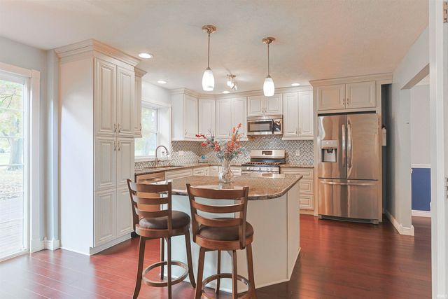 16322 Barryknoll Way, Granger, IN 46530