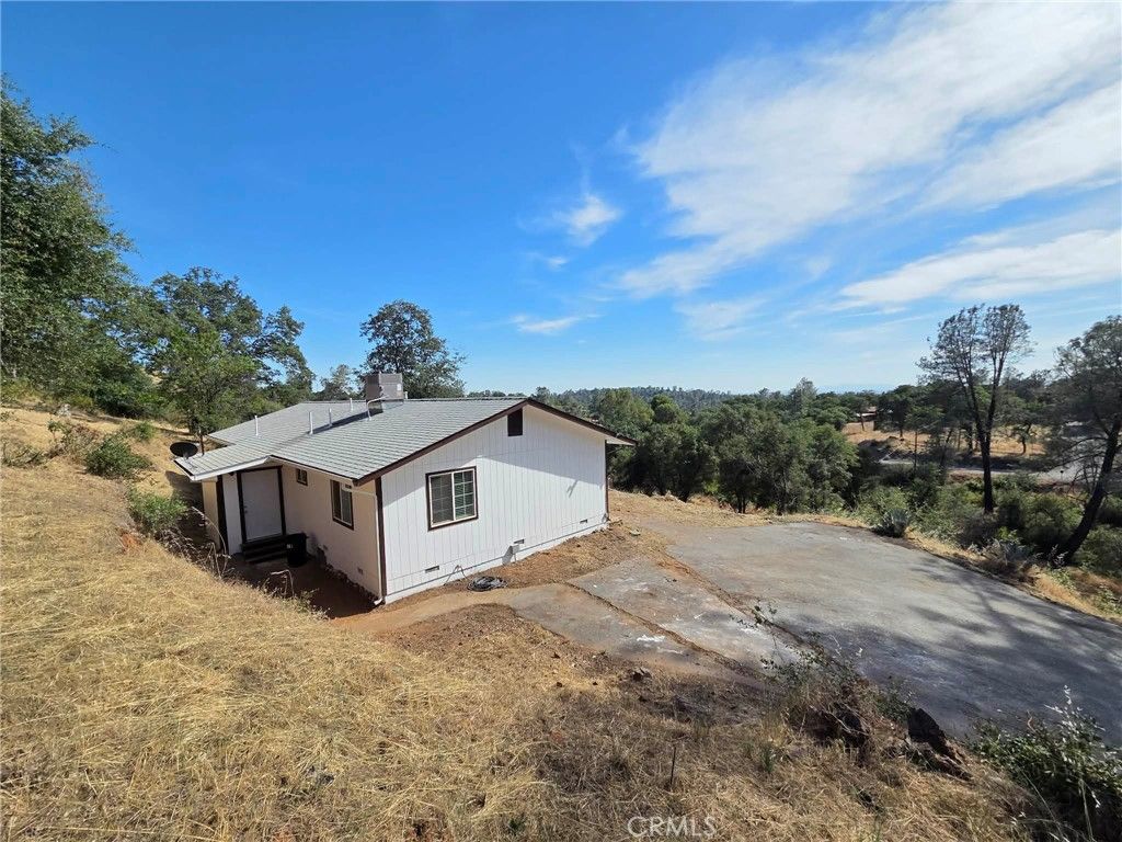 Image 3 of property listing at 116 Lost Horizon Drive, Oroville, CA 95966