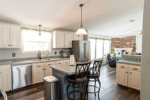 593 Chisholm Hills Drive, New Fairview, TX 76078