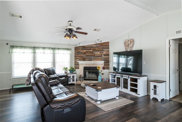 593 Chisholm Hills Drive, New Fairview, TX 76078