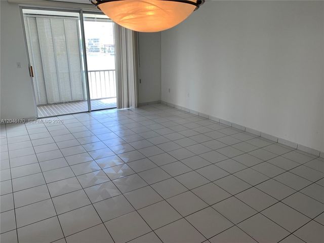 2861 Leonard Dr F301, Aventura, FL 33160