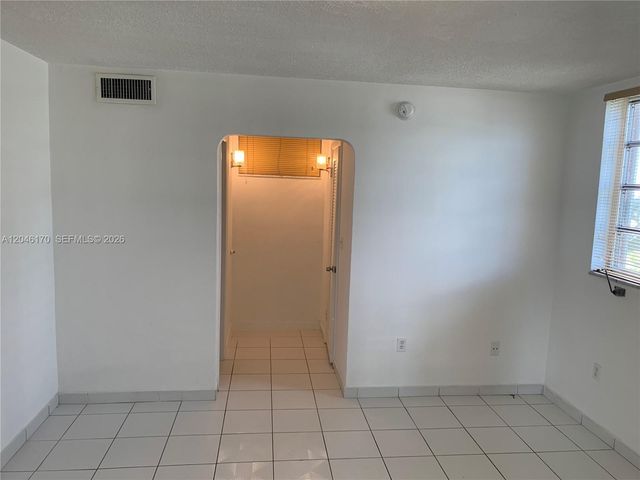 2861 Leonard Dr F301, Aventura, FL 33160