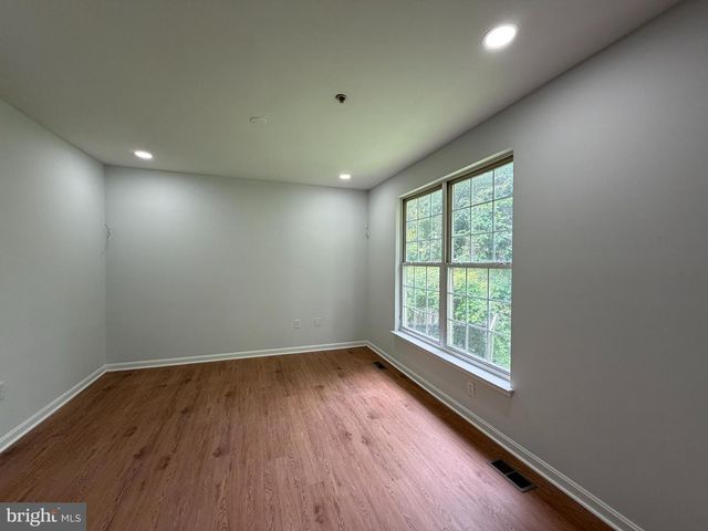 5302 76TH, Lanham, MD 20706