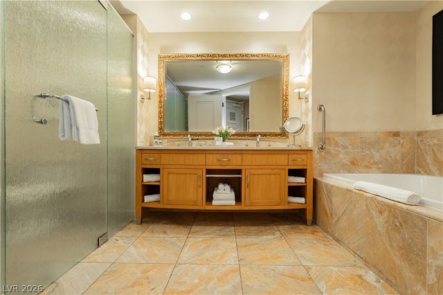 2000 Fashion Show Drive 3000, Las Vegas, NV 89109