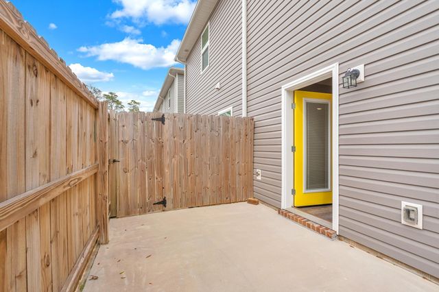 2 Praiseworthy Drive, Valparaiso, FL 32580