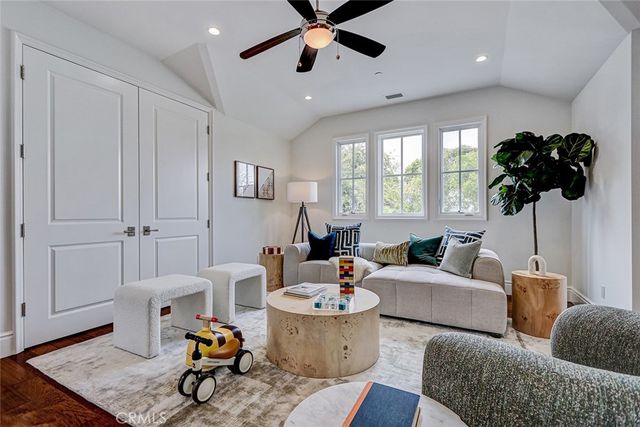 3311 Elm Avenue, Manhattan Beach, CA 90266