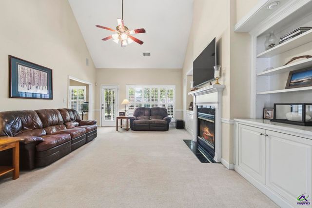 10 Willow Lake Drive, Warner Robins, GA 31093