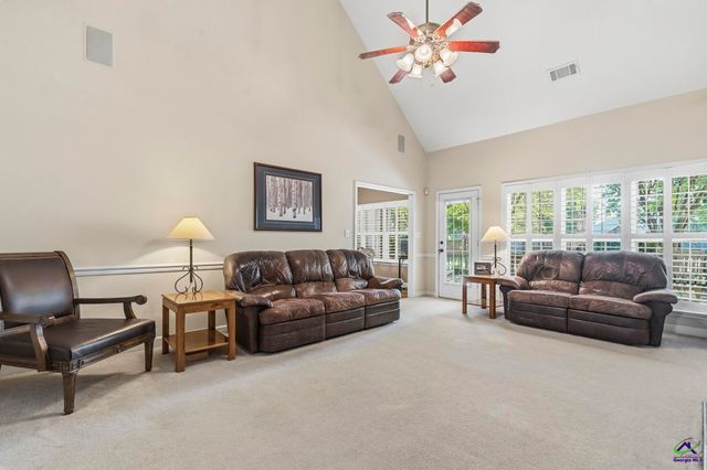 10 Willow Lake Drive, Warner Robins, GA 31093