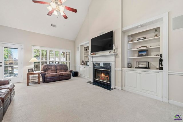10 Willow Lake Drive, Warner Robins, GA 31093