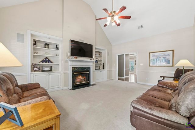 10 Willow Lake Drive, Warner Robins, GA 31093