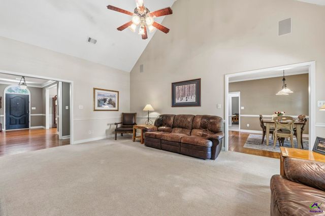 10 Willow Lake Drive, Warner Robins, GA 31093