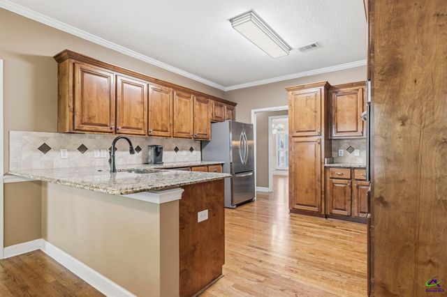 10 Willow Lake Drive, Warner Robins, GA 31093