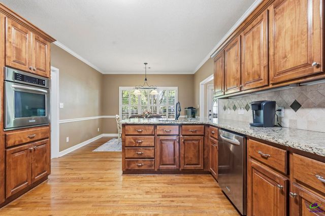 10 Willow Lake Drive, Warner Robins, GA 31093