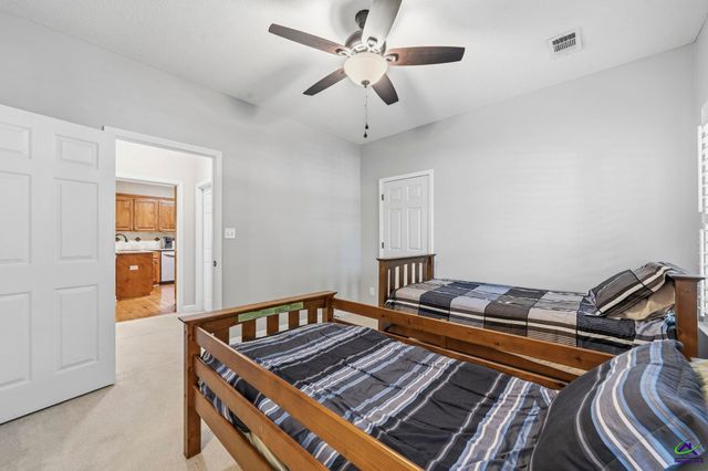 10 Willow Lake Drive, Warner Robins, GA 31093