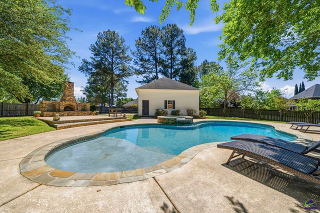 10 Willow Lake Drive, Warner Robins, GA 31093