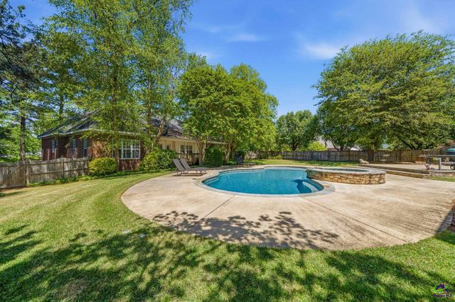 10 Willow Lake Drive, Warner Robins, GA 31093