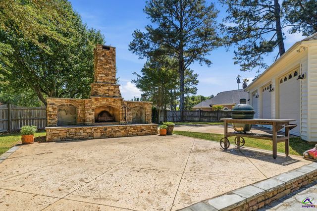 10 Willow Lake Drive, Warner Robins, GA 31093
