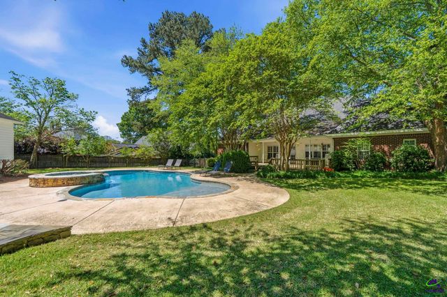 10 Willow Lake Drive, Warner Robins, GA 31093