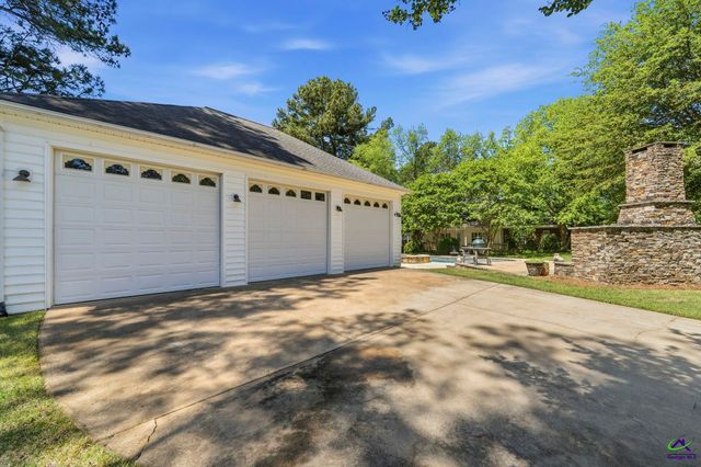 10 Willow Lake Drive, Warner Robins, GA 31093