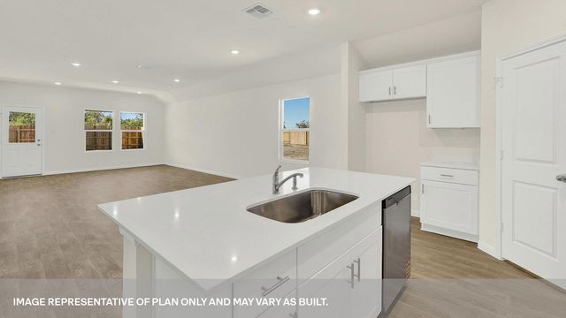 321 YELLOWSTONE DR, Kyle, TX 78640