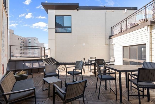 12 Stoneholm 516, Boston, MA 02115