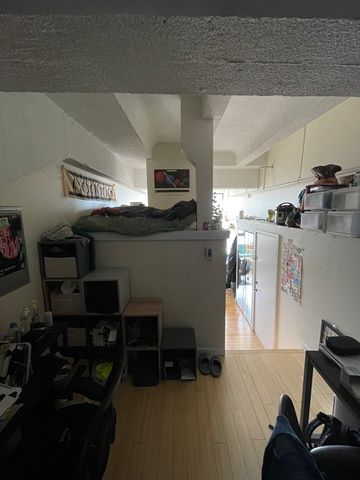 12 Stoneholm 516, Boston, MA 02115