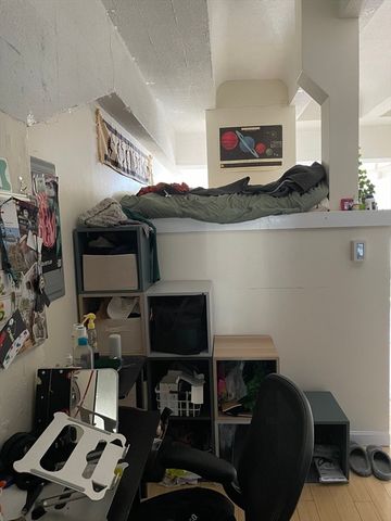 12 Stoneholm 516, Boston, MA 02115