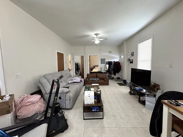 3 Mclean Pl 1, Cambridge, MA 02140