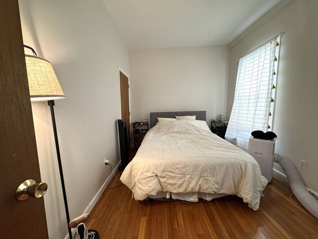3 Mclean Pl 1, Cambridge, MA 02140