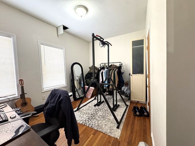 3 Mclean Pl 1, Cambridge, MA 02140