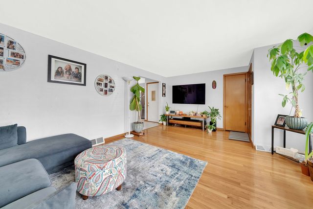 5943 W 55th Street, Chicago, IL 60638