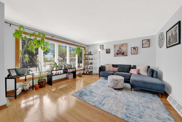 5943 W 55th Street, Chicago, IL 60638